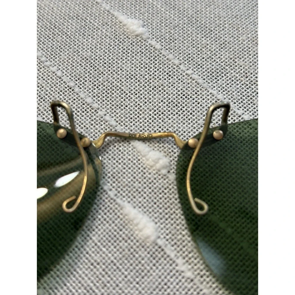 Vintage Cool Polaroid Gold Tone Metal Rimless Clip-On Sunglasses w/Green Lenses